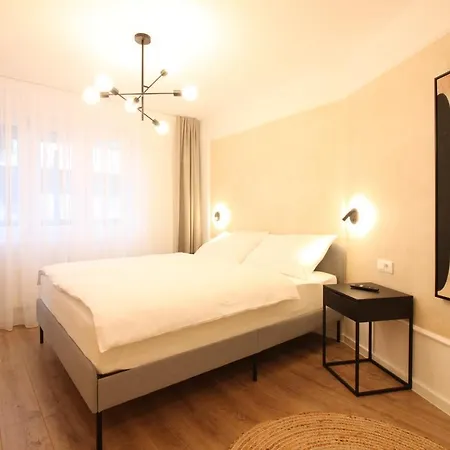 Bonjour Apartment *